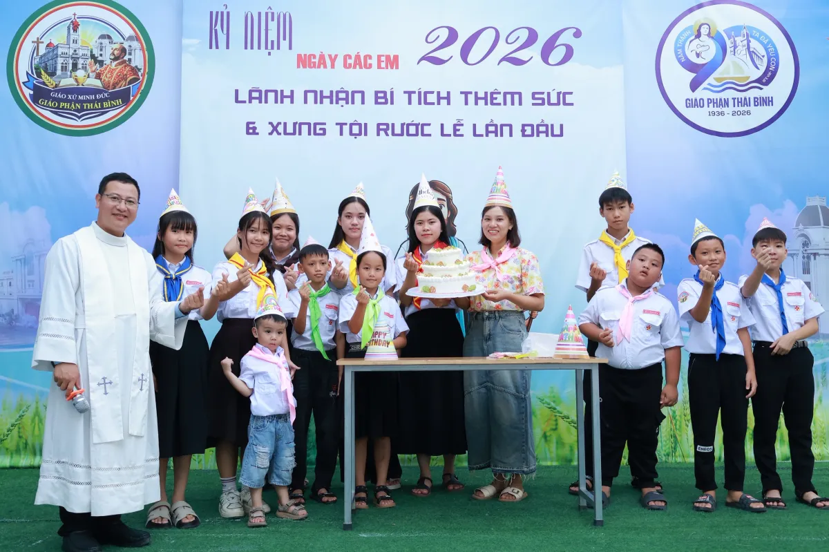 THÁNG 8 YÊU THƯƠNG – MỪNG SINH NHẬT CÁC CÔ GIÁO LÝ VIÊN VÀ CÁC EM